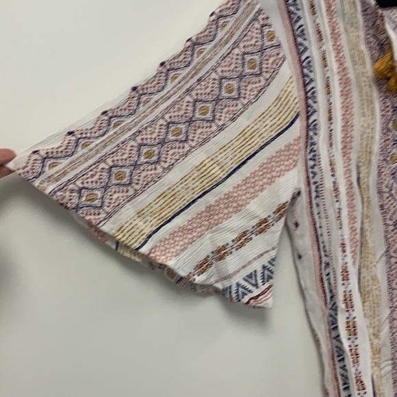 Bobeau collection boho short bell sleeve blouse with tassels size small - Picture 4 of 11